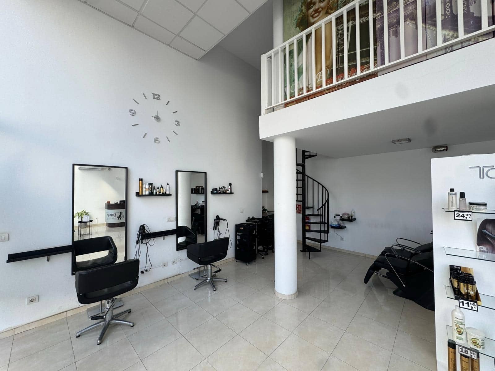 Commercial for sale in Arrecife - € 155,000 (Ref: 9663326)