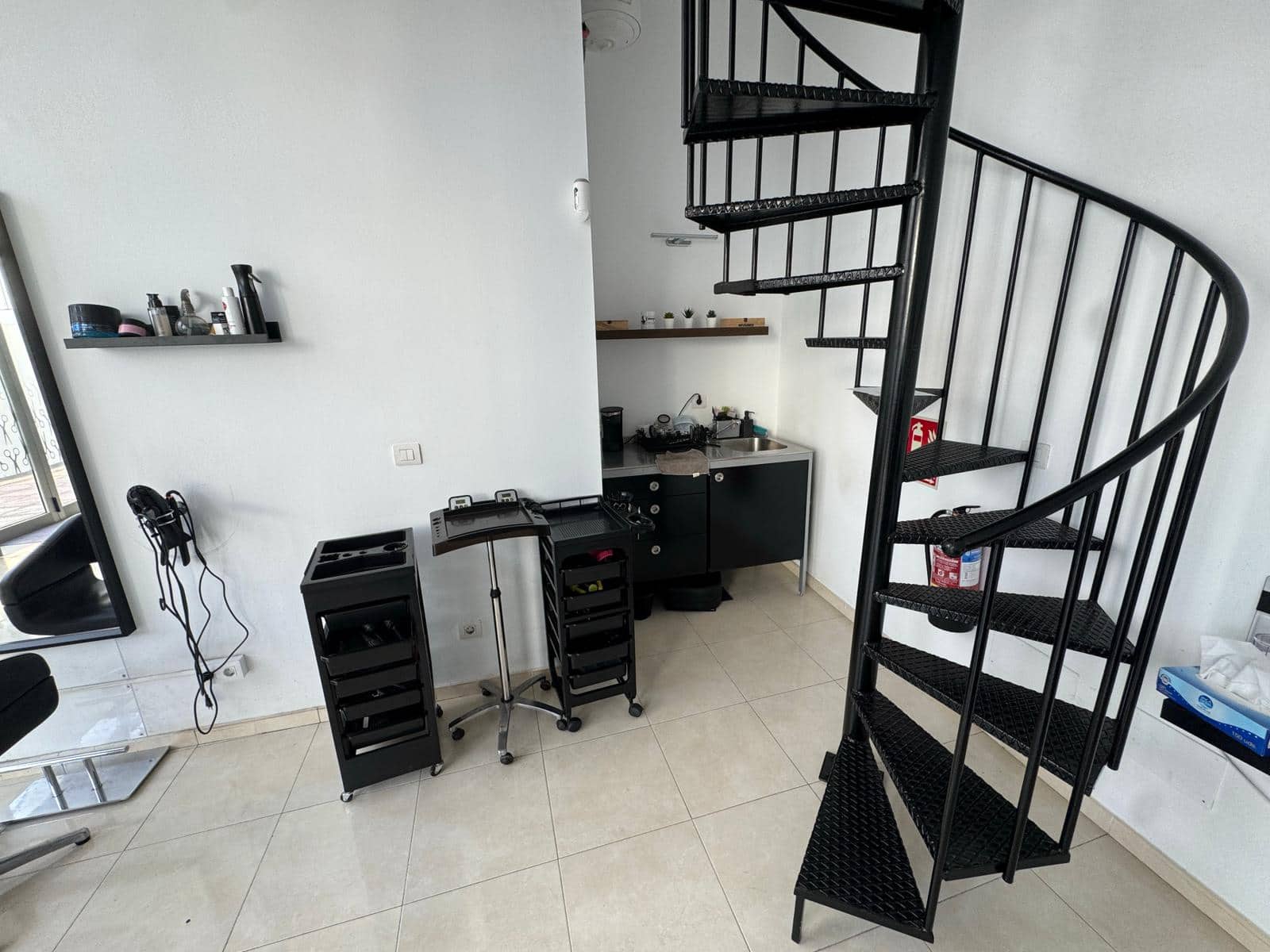 Commercial for sale in Arrecife - € 155,000 (Ref: 9663326)