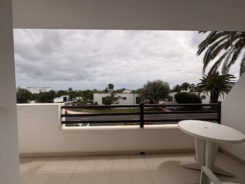 2 slaapkamer Flat te koop in Costa Teguise met zwembad - € 255.000 (Ref: 9665605)