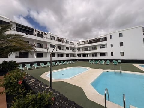 2 slaapkamer Flat te koop in Costa Teguise met zwembad - € 255.000 (Ref: 9665605)