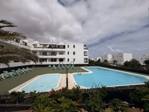 2 slaapkamer Flat te koop in Costa Teguise met zwembad - € 255.000 (Ref: 9665605)