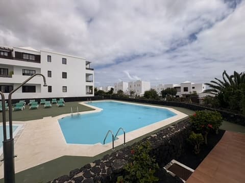 2 slaapkamer Flat te koop in Costa Teguise met zwembad - € 255.000 (Ref: 9665605)