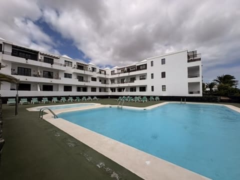 2 slaapkamer Flat te koop in Costa Teguise, Teguise met zwembad - € 255.000 (Ref: 9665605)