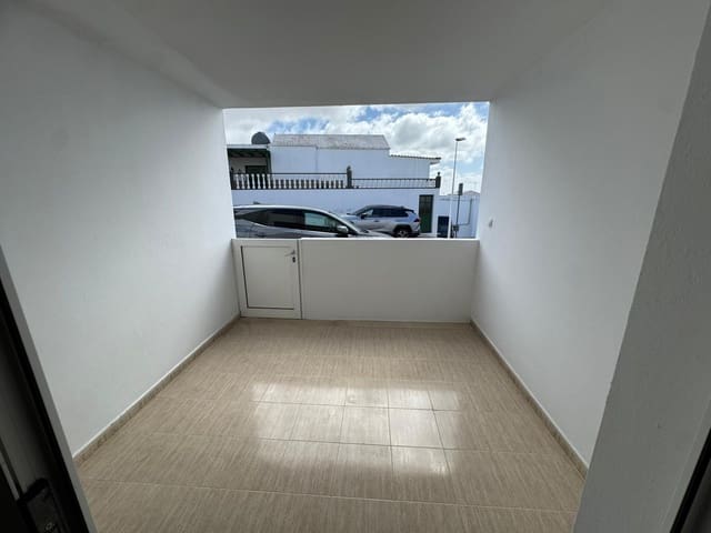 2 Zimmer Wohnung zu verkaufen in Tías mit Garage - 230.000 € (Ref: 9713263)
