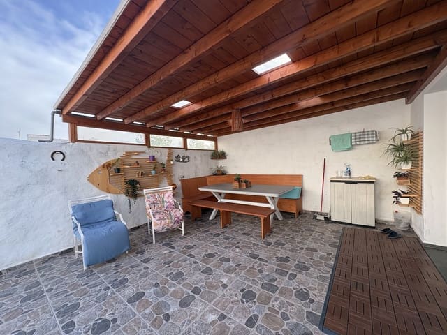 3 bedroom Townhouse for sale in San Bartolomé with garage - € 390,000 (Ref: 9720656)