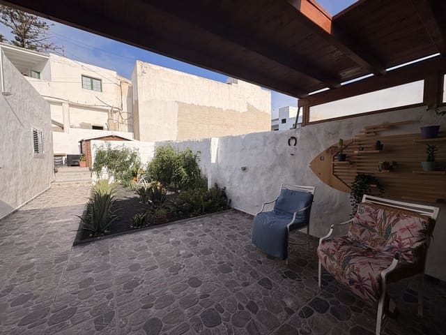 3 bedroom Townhouse for sale in San Bartolomé with garage - € 390,000 (Ref: 9720656)