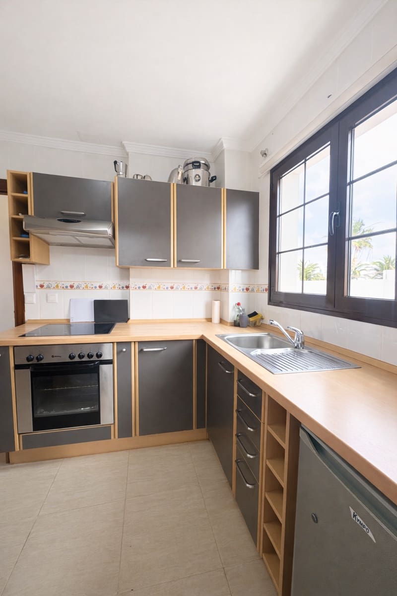 2 slaapkamer Flat te koop in Costa Teguise met zwembad garage - € 275.000 (Ref: 9782485)