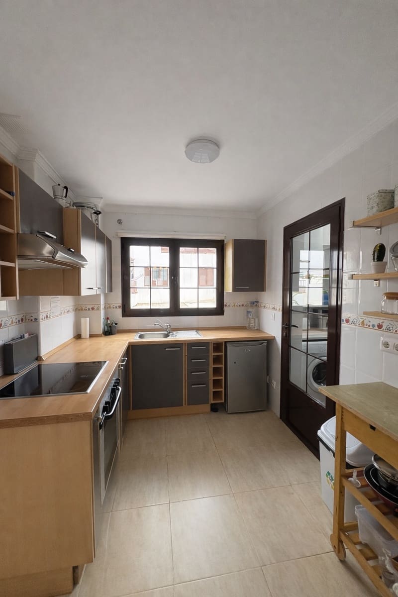 2 slaapkamer Flat te koop in Costa Teguise met zwembad garage - € 275.000 (Ref: 9782485)