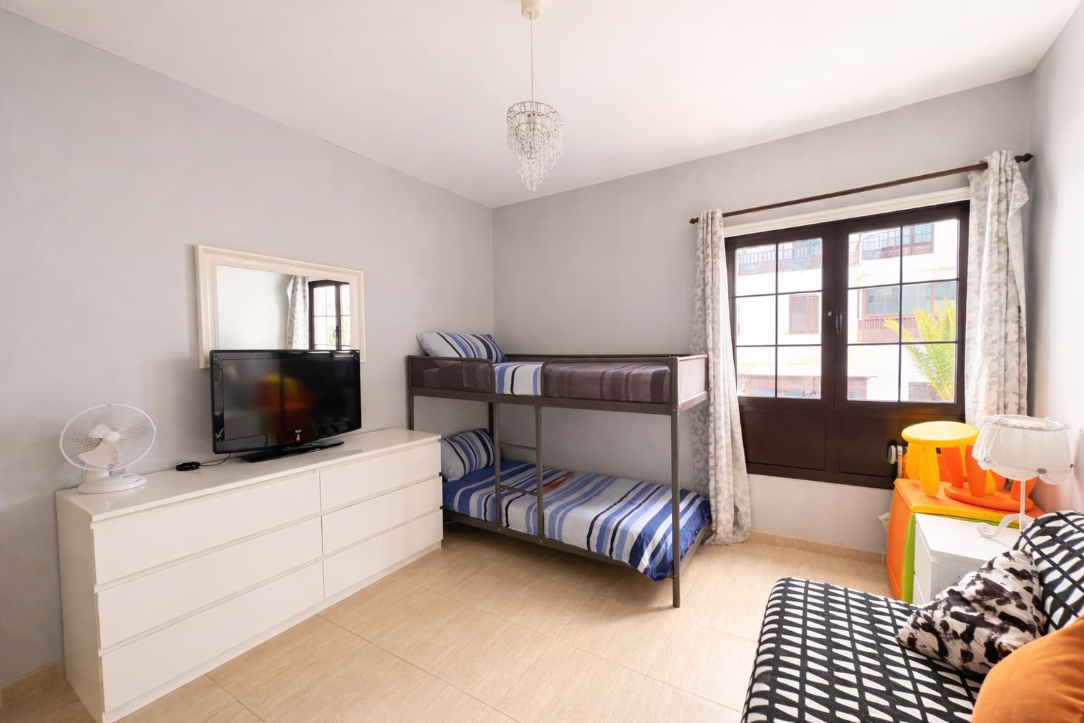 2 slaapkamer Flat te koop in Costa Teguise met zwembad garage - € 275.000 (Ref: 9782485)