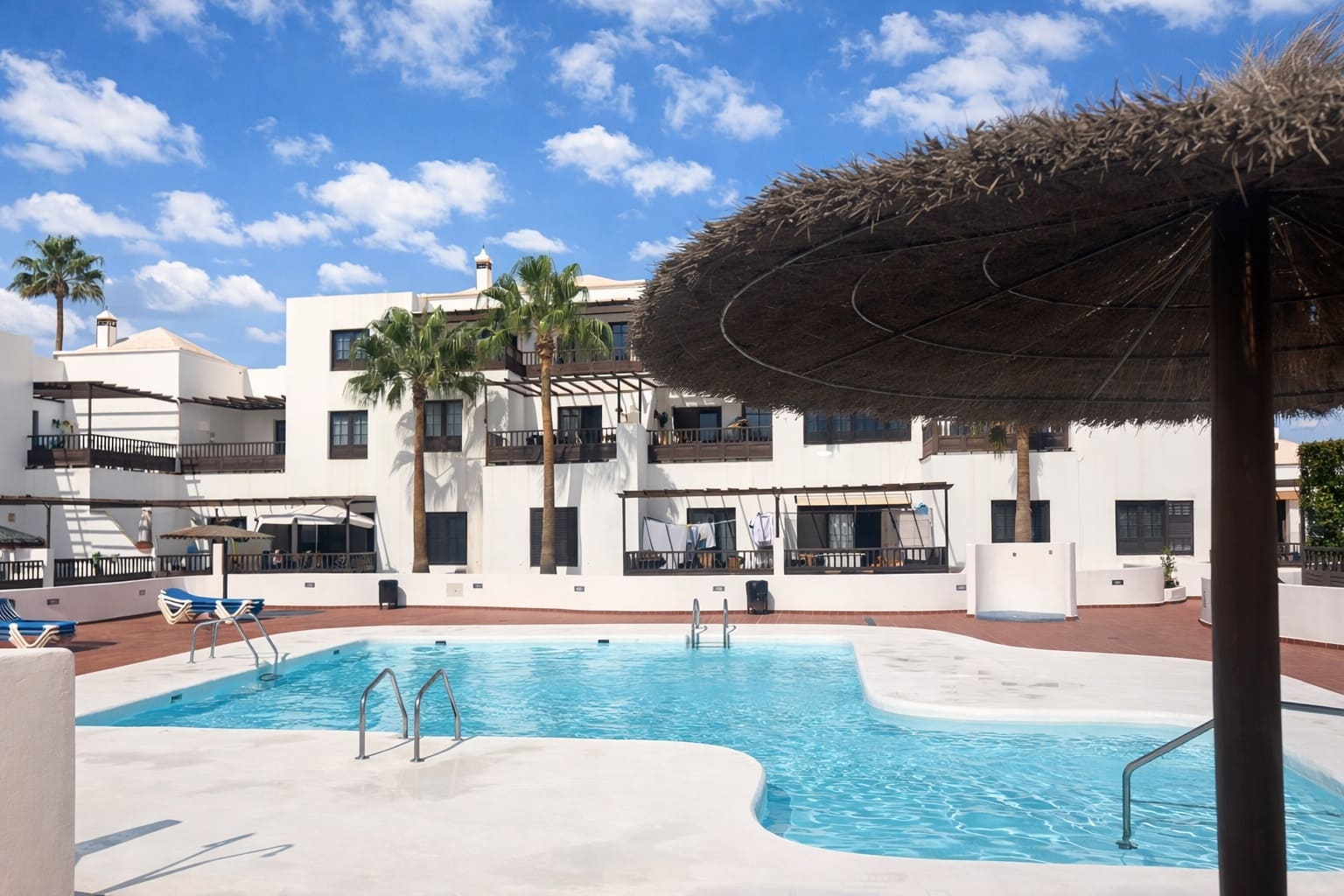 2 slaapkamer Flat te koop in Costa Teguise met zwembad garage - € 275.000 (Ref: 9782485)