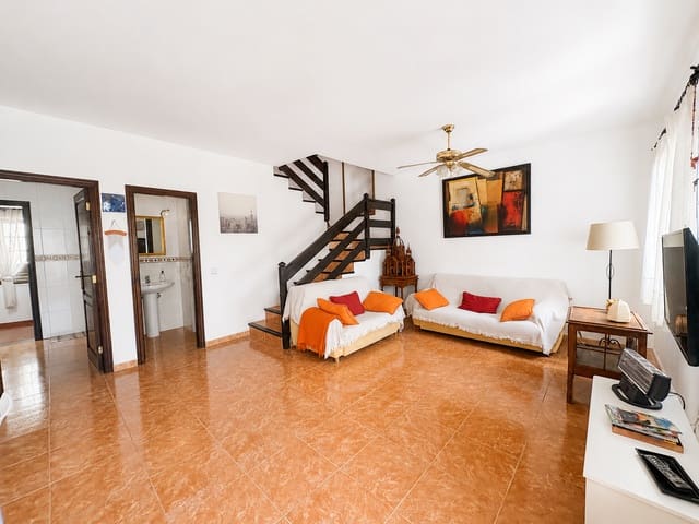 3 soveværelse Villa til salg i Costa Teguise, Teguise med garage - € 375.000 (Ref: 9826867)