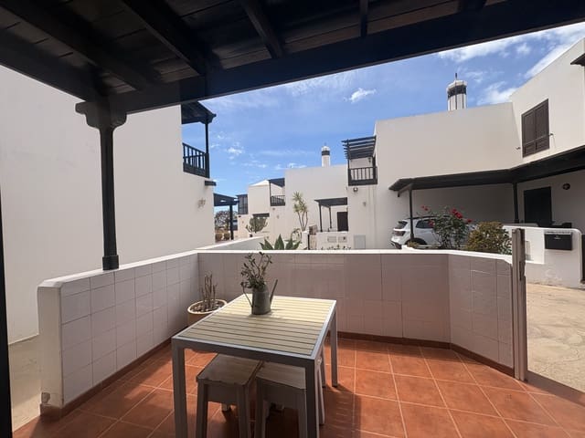 3 soveværelse Villa til salg i Costa Teguise, Teguise med garage - € 375.000 (Ref: 9826867)