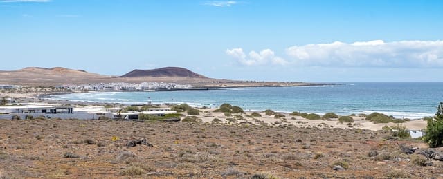 Bungalow de 3 habitaciones en Famara, Teguise en venta con garaje - 1.300.000 € (Ref: 9826868)