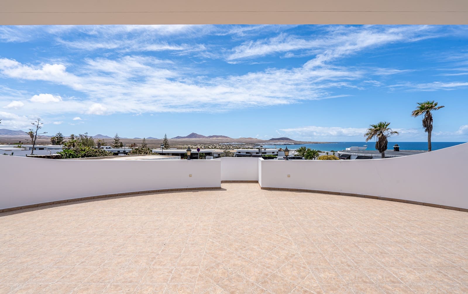 3 bedroom Bungalow for sale in Famara with garage - € 1,300,000 (Ref: 9826868)