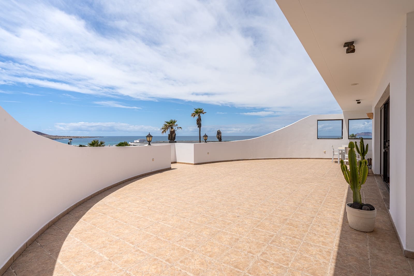 3 bedroom Bungalow for sale in Famara with garage - € 1,300,000 (Ref: 9826868)