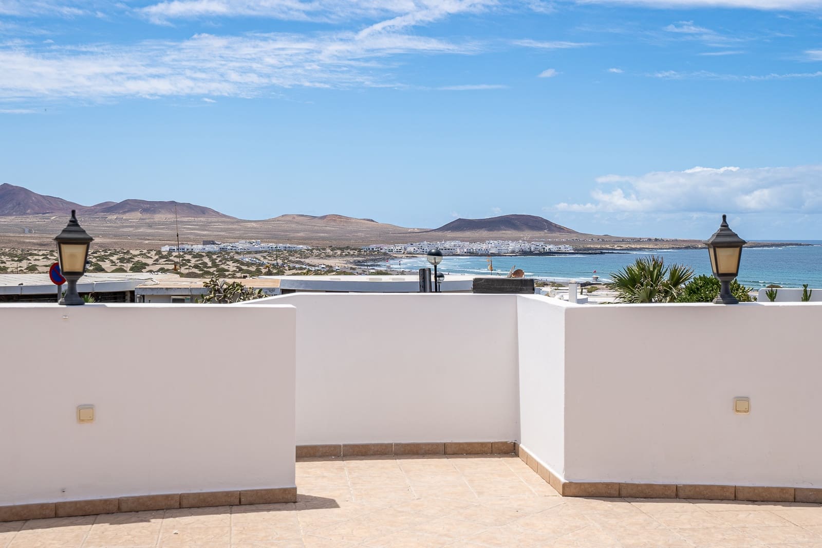 3 bedroom Bungalow for sale in Famara with garage - € 1,300,000 (Ref: 9826868)