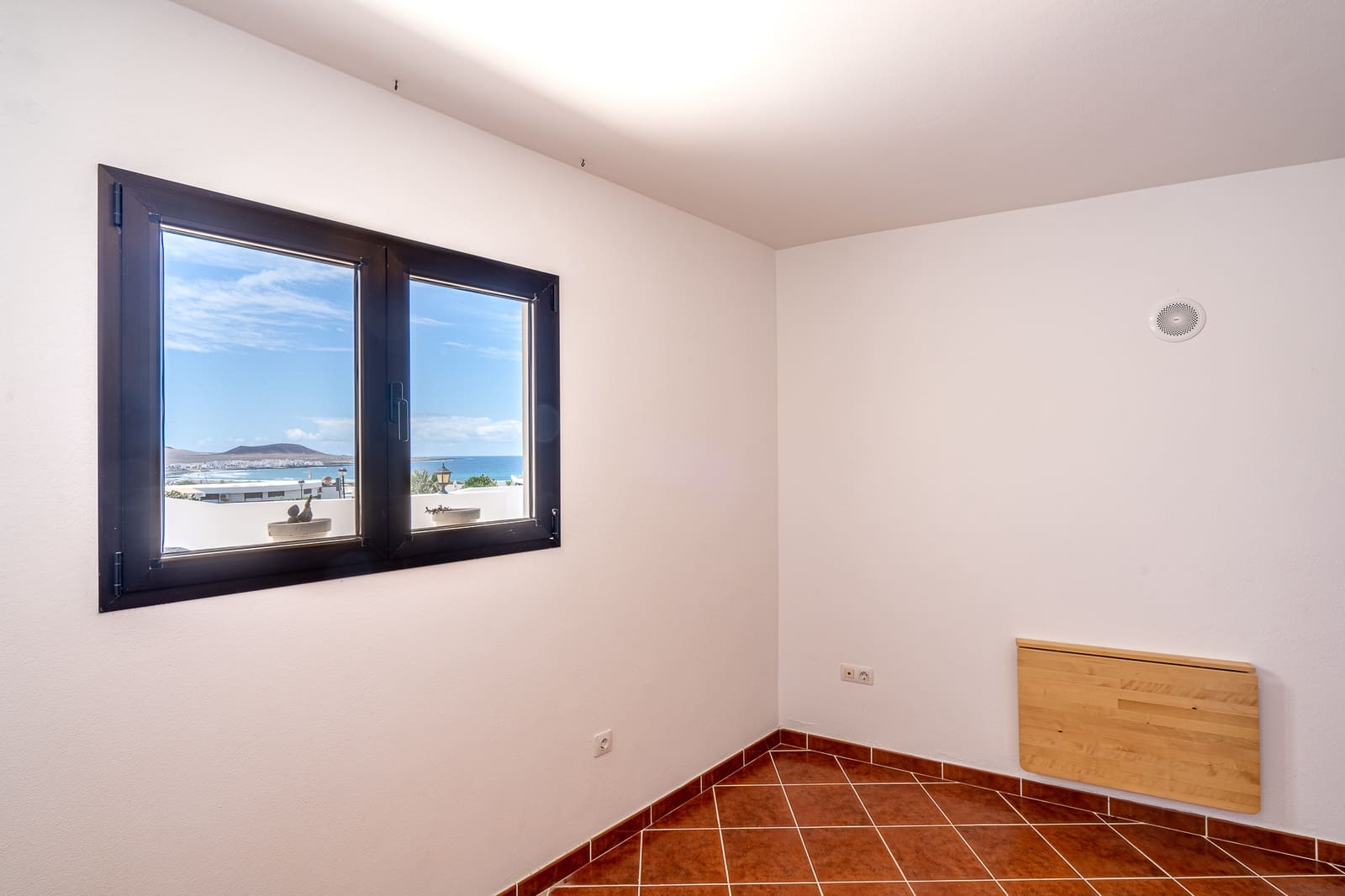 3 bedroom Bungalow for sale in Famara with garage - € 1,300,000 (Ref: 9826868)