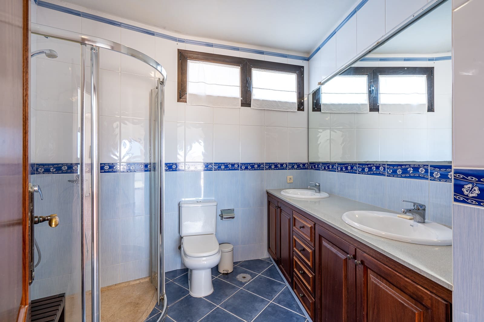 3 bedroom Bungalow for sale in Famara with garage - € 1,300,000 (Ref: 9826868)