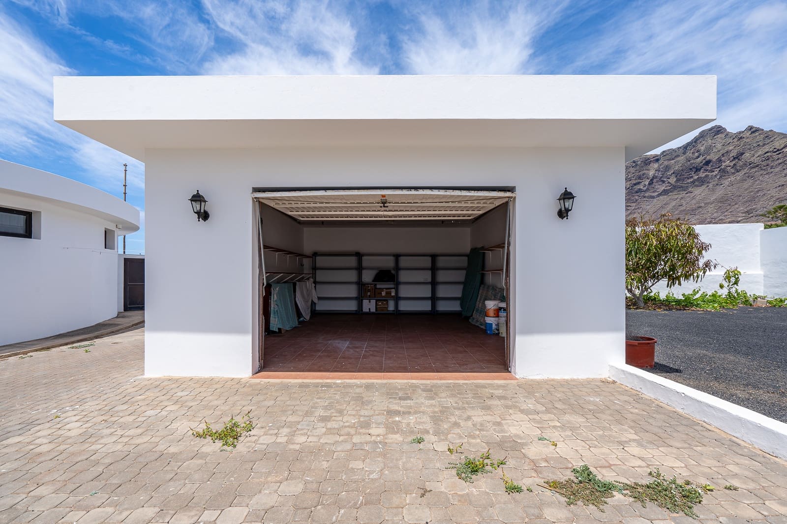 3 bedroom Bungalow for sale in Famara with garage - € 1,300,000 (Ref: 9826868)