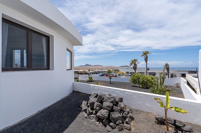 Bungalow de 3 habitaciones en Famara, Teguise en venta con garaje - 1.300.000 € (Ref: 9826868)