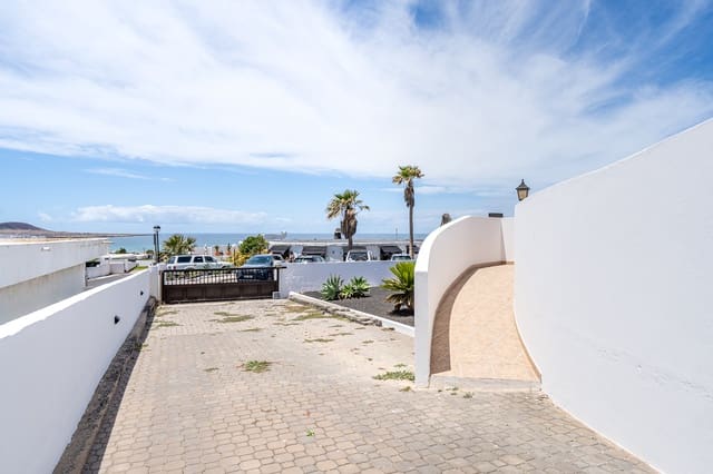 Bungalow de 3 habitaciones en Famara, Teguise en venta con garaje - 1.300.000 € (Ref: 9826868)