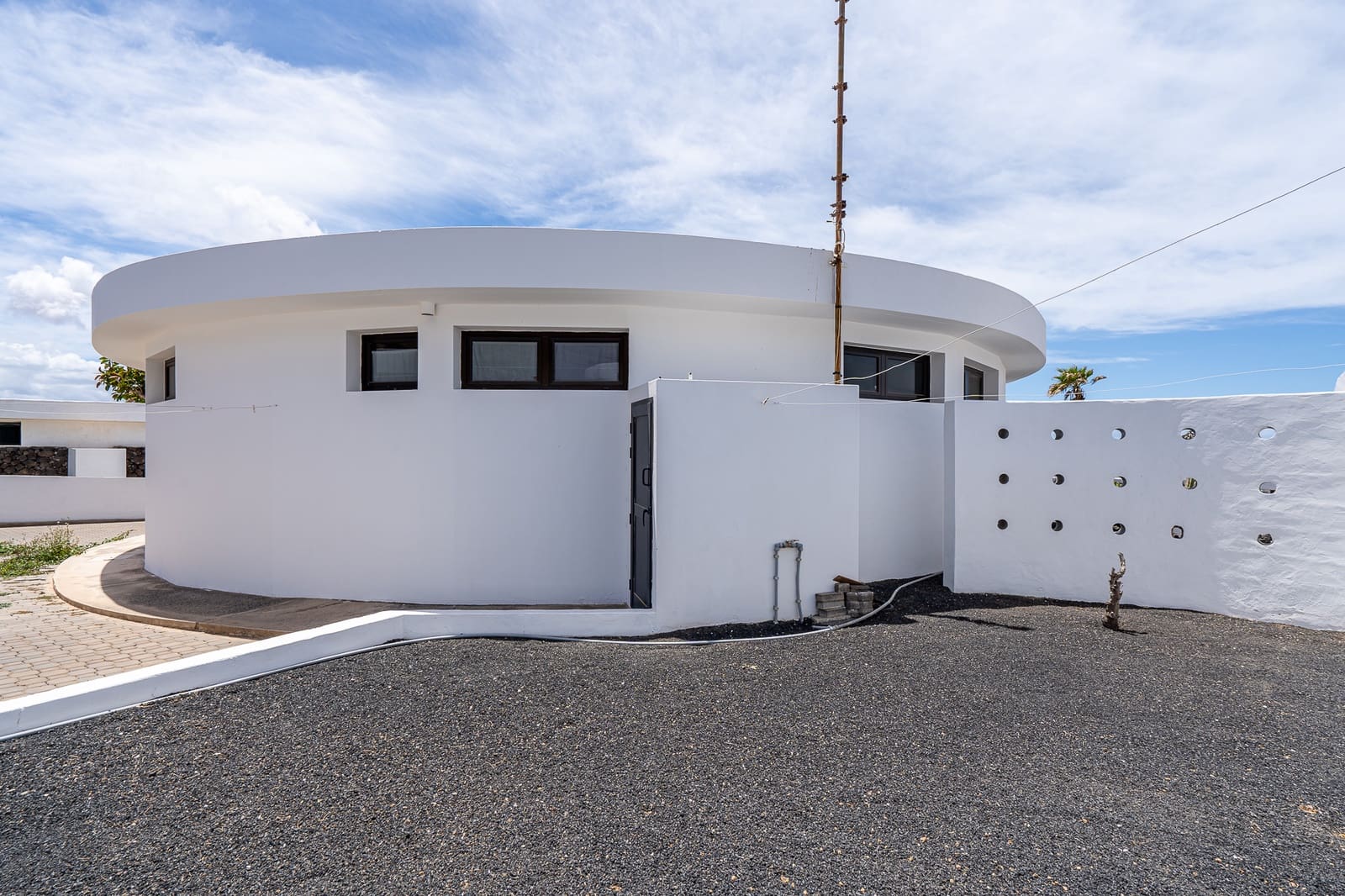 3 bedroom Bungalow for sale in Famara with garage - € 1,300,000 (Ref: 9826868)