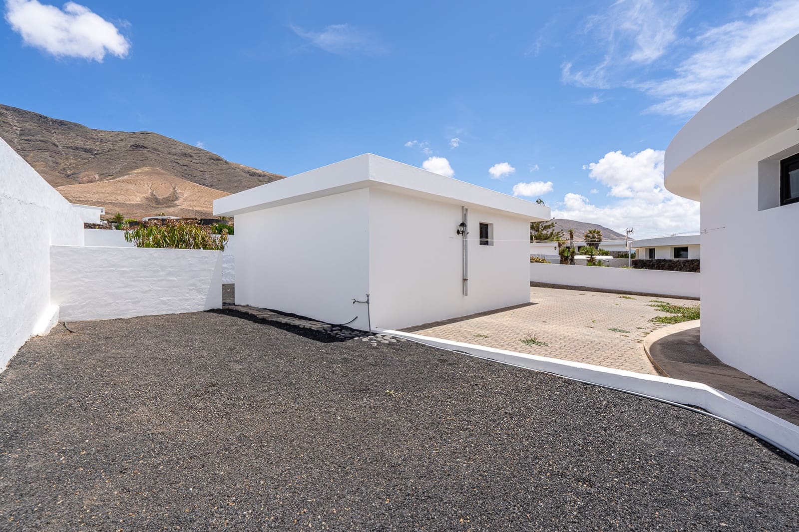 3 bedroom Bungalow for sale in Famara with garage - € 1,300,000 (Ref: 9826868)