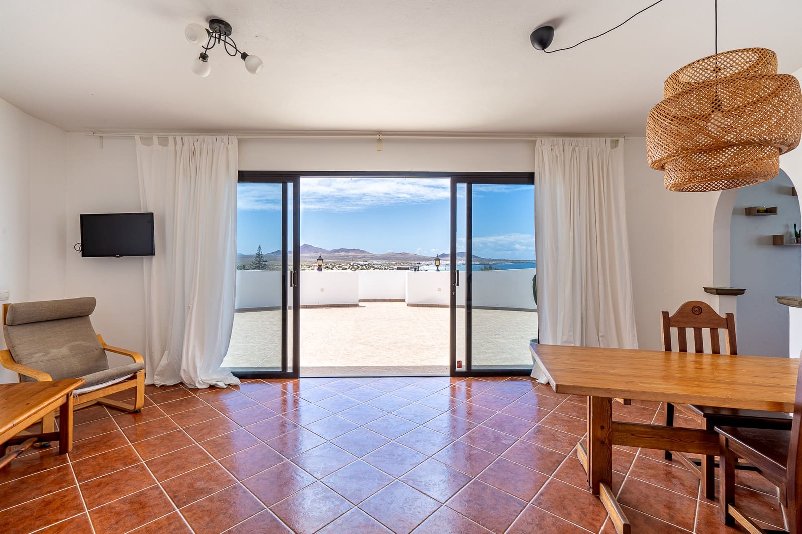 3 bedroom Bungalow for sale in Famara with garage - € 1,300,000 (Ref: 9826868)