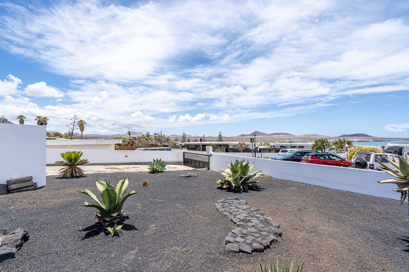3 bedroom Bungalow for sale in Famara with garage - € 1,300,000 (Ref: 9826868)