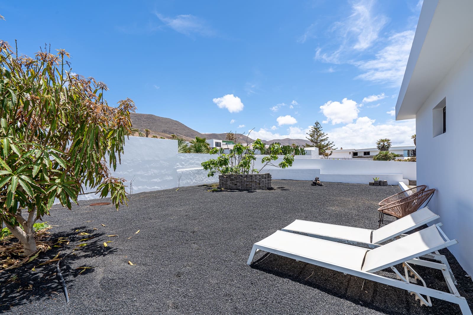 3 bedroom Bungalow for sale in Famara with garage - € 1,300,000 (Ref: 9826868)