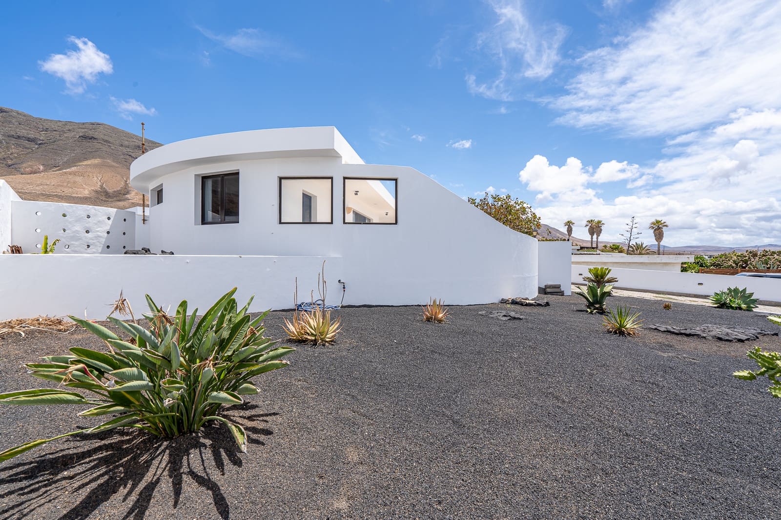 3 bedroom Bungalow for sale in Famara with garage - € 1,300,000 (Ref: 9826868)