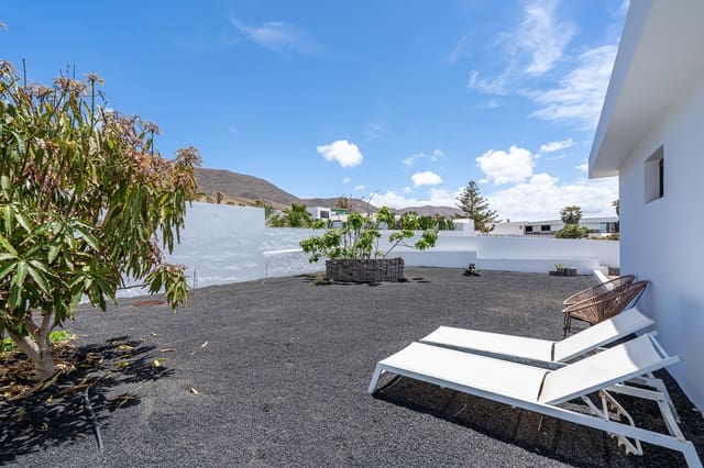 Bungalow de 3 habitaciones en Famara, Teguise en venta con garaje - 1.300.000 € (Ref: 9826868)