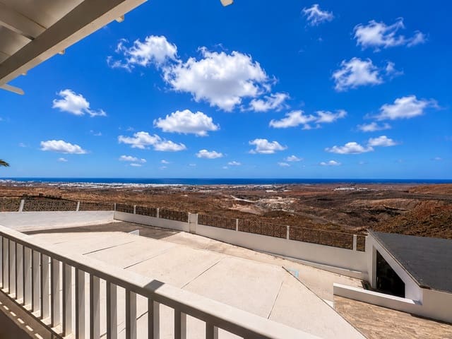3 chambre Villa/Maison à vendre à Guime, San Bartolomé avec piscine garage - 680 000 € (Ref: 9872785)