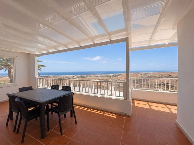 3 chambre Villa/Maison à vendre à Guime, San Bartolomé avec piscine garage - 680 000 € (Ref: 9872785)