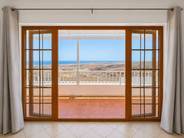 3 chambre Villa/Maison à vendre à Guime, San Bartolomé avec piscine garage - 680 000 € (Ref: 9872785)