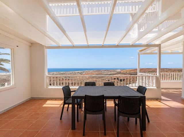 3 chambre Villa/Maison à vendre à Guime, San Bartolomé avec piscine garage - 680 000 € (Ref: 9872785)