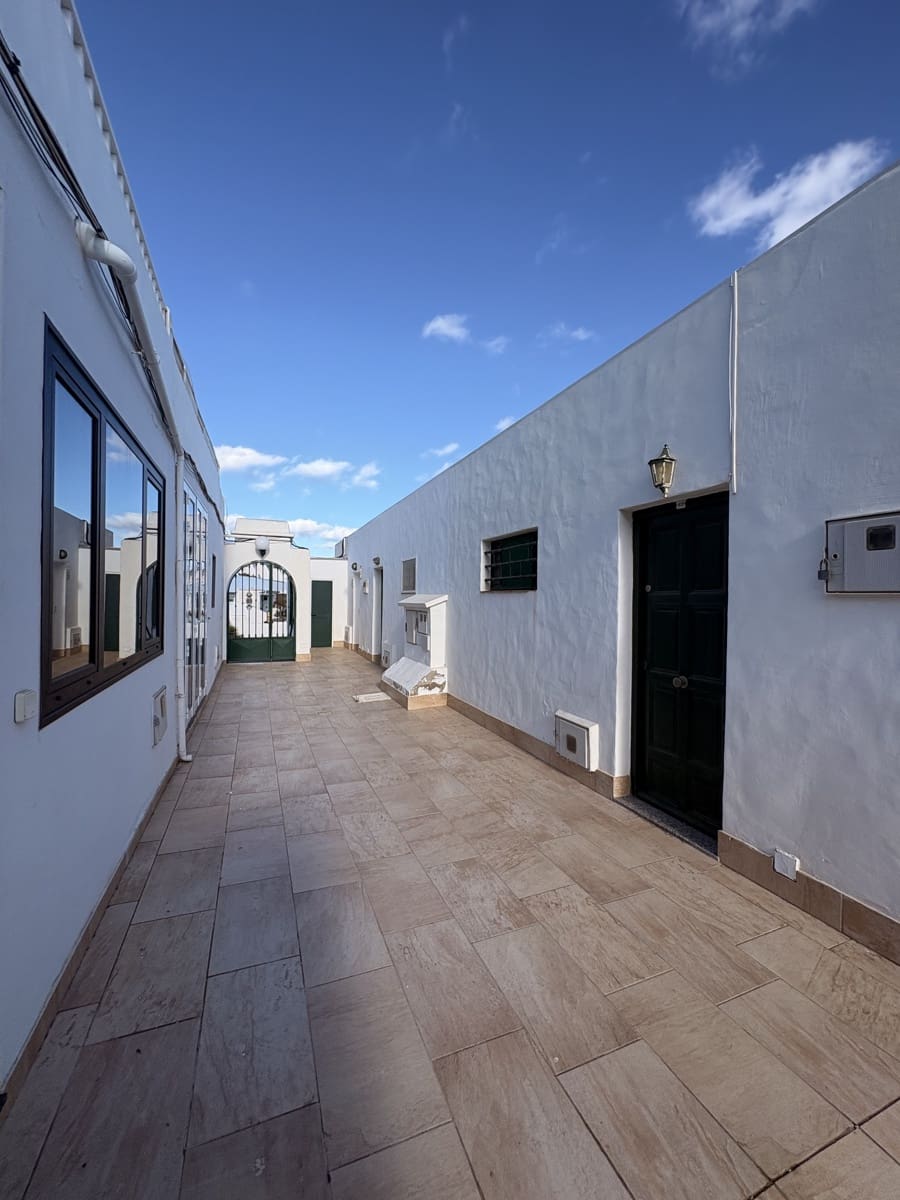 1 soveværelse Lejlighed til salg i Puerto del Carmen med swimmingpool - € 219.500 (Ref: 9944648)
