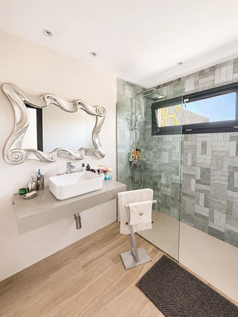 4 soveværelse Villa til salg i Costa Teguise med swimmingpool garage - € 975.000 (Ref: 9944824)