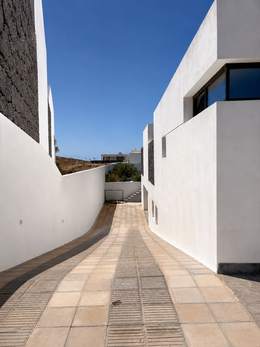 4 soveværelse Villa til salg i Costa Teguise med swimmingpool garage - € 975.000 (Ref: 9944824)