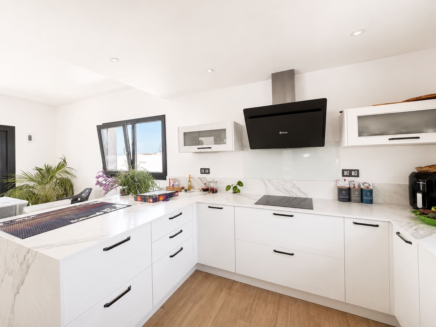4 soveværelse Villa til salg i Costa Teguise med swimmingpool garage - € 975.000 (Ref: 9944824)
