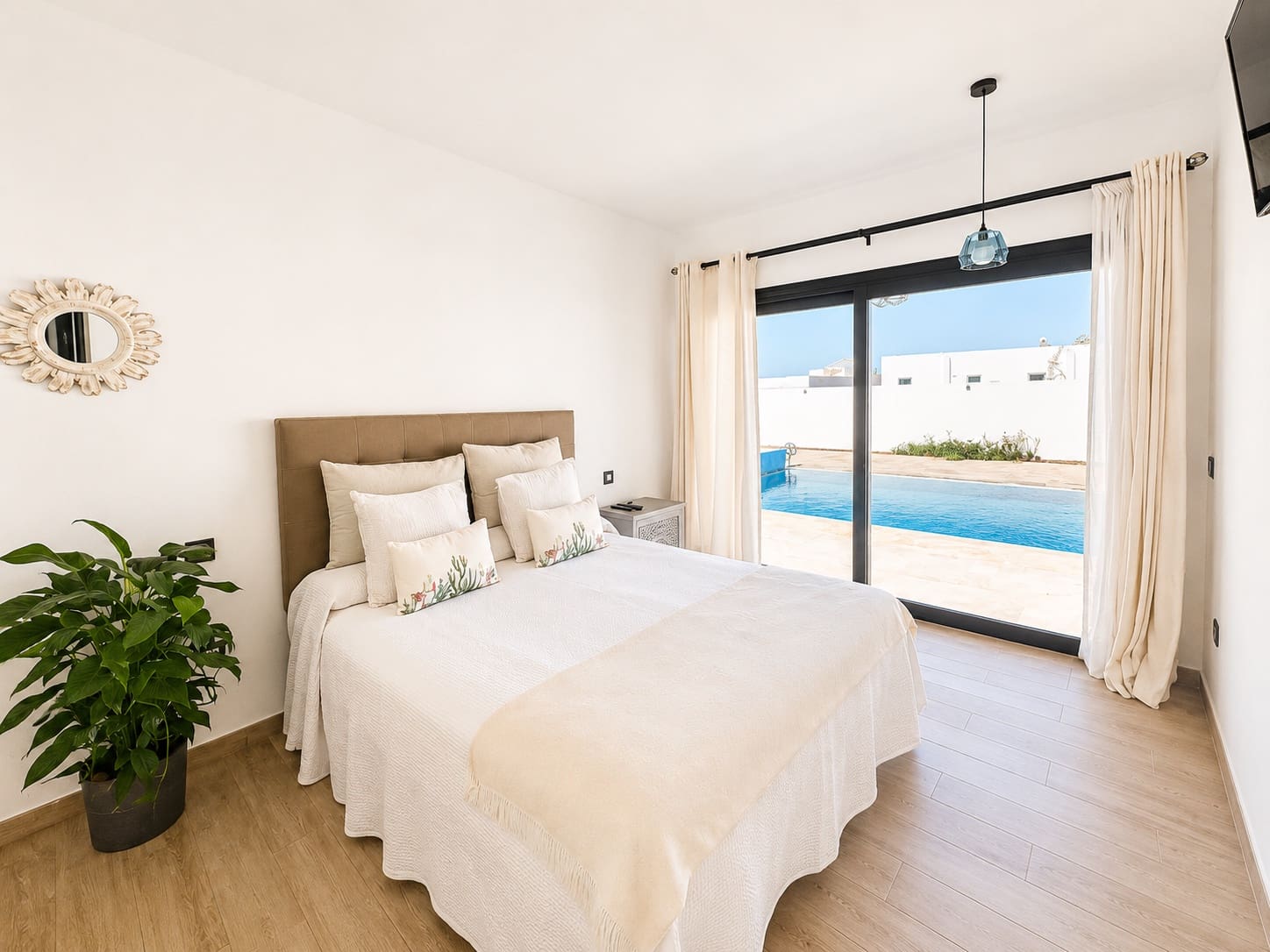 4 soveværelse Villa til salg i Costa Teguise med swimmingpool garage - € 975.000 (Ref: 9944824)