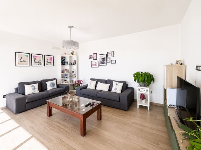 4 soveværelse Villa til salg i Costa Teguise, Teguise med swimmingpool garage - € 975.000 (Ref: 9944824)