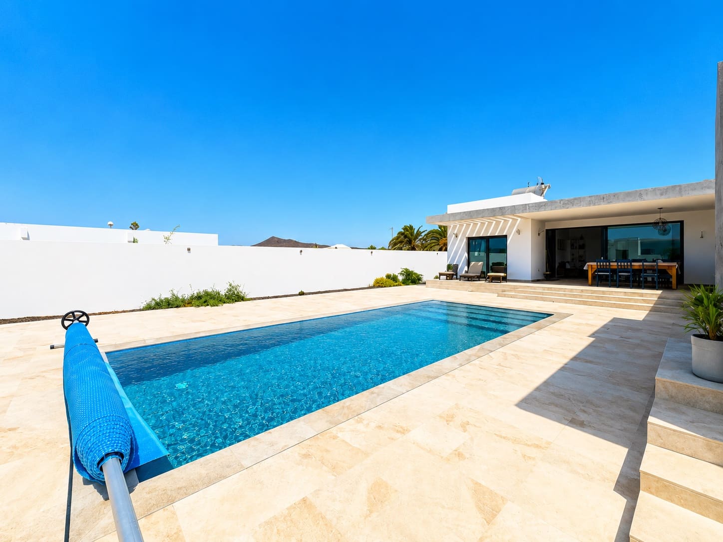 4 soveværelse Villa til salg i Costa Teguise med swimmingpool garage - € 975.000 (Ref: 9944824)