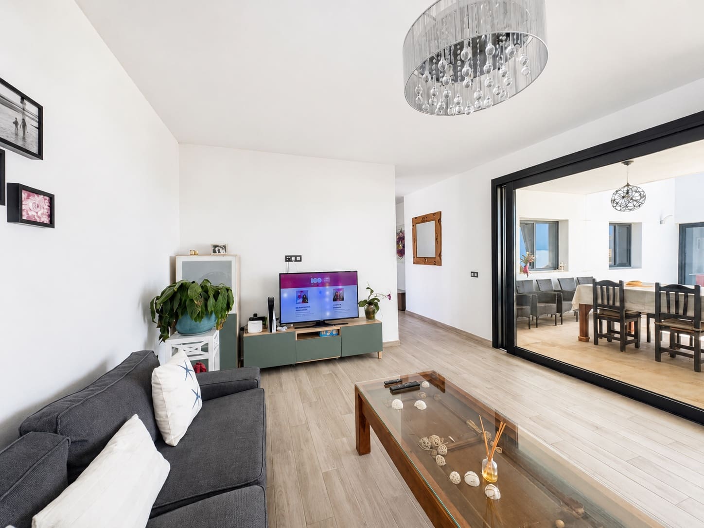 4 soveværelse Villa til salg i Costa Teguise med swimmingpool garage - € 975.000 (Ref: 9944824)