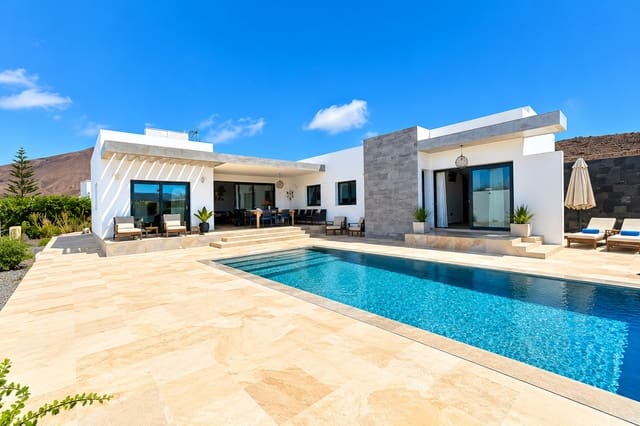 4 soveværelse Villa til salg i Costa Teguise, Teguise med swimmingpool garage - € 975.000 (Ref: 9944824)