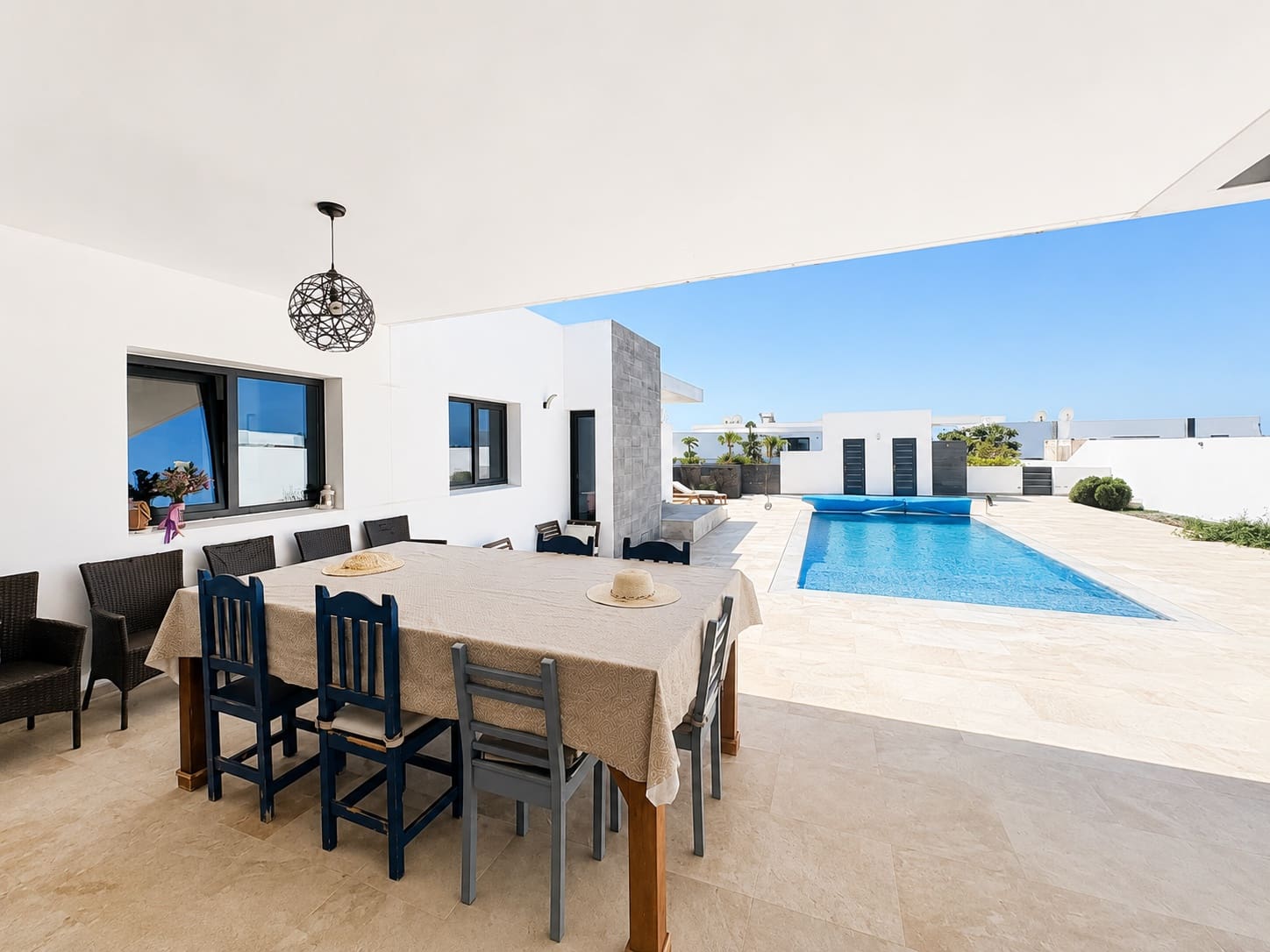 4 soveværelse Villa til salg i Costa Teguise med swimmingpool garage - € 975.000 (Ref: 9944824)