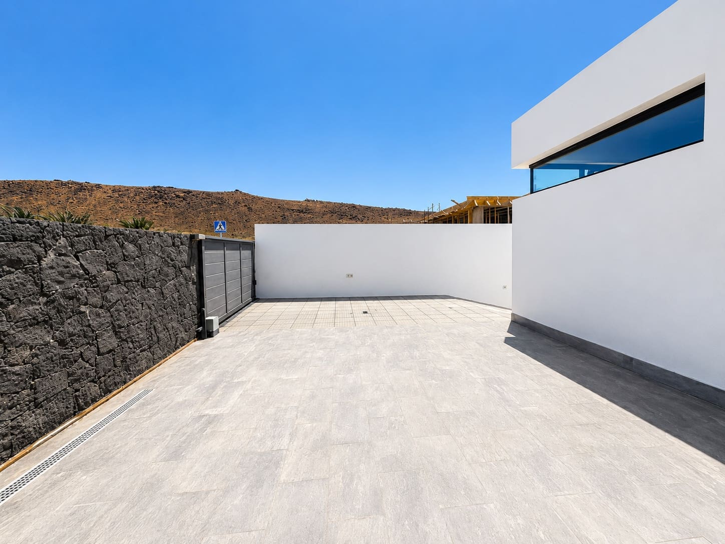 4 soveværelse Villa til salg i Costa Teguise med swimmingpool garage - € 975.000 (Ref: 9944824)