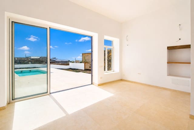 Casa de 3 habitaciones en Máguez, Haría en venta con piscina garaje - 395.000 € (Ref: 9944826)