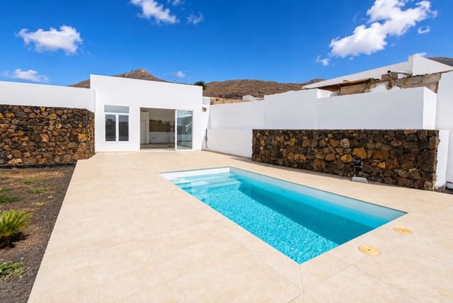 Casa de 3 habitaciones en Máguez, Haría en venta con piscina garaje - 395.000 € (Ref: 9944826)