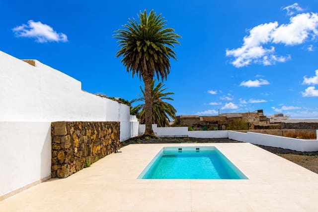 Casa de 3 habitaciones en Máguez, Haría en venta con piscina garaje - 395.000 € (Ref: 9944826)